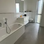 Luxus Neubauwohnung Mit Blick Auf Den Phoenix-see Apartman