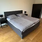 Luxus Neubauwohnung Mit Blick Auf Den Phoenix-see Apartman