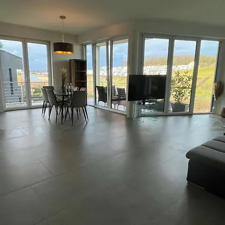 Luxus Neubauwohnung Mit Blick Auf Den Phoenix-see Apartman *